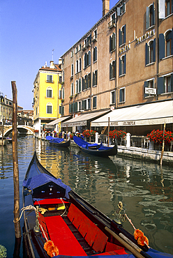 Small canal beside the Piazzale Roma in Santa Croce district, Venice, UNESCO World Heritage Site, Veneto region, Italy, Europe