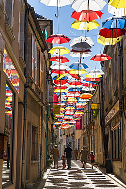 Street in the city centre of Sancerre, Cher department, Historic province of Berry, Centre-Val de Loire region, France
