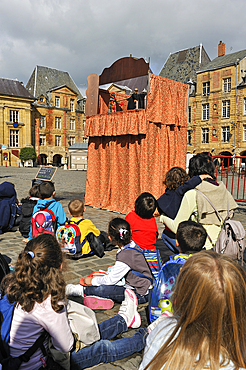 Hand puppets show on the Place Ducale,Festival Mondial des Theatres de Marionnettes (world festival of puppets show), Charleville-Mezieres,Ardennes departement,Champagne-Ardenne region,Northern France,Europe