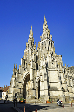Sees Cathedral Basilica, Domfront, department of Orne, Normandie region, France, Europe