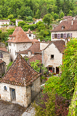 Saint-Cirq-Lapopie, one of the ' Plus Beaux Villages de France' (the most beautiful villages of France), Lot department, region of Midi-Pyrenees, southwest of France, Europe