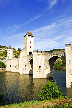 Pont Valentre, 14th-century stone arch bridge crossing the Lot River, Cahors, Lot department, region of Midi-Pyrenees, Occitanie, southwest of France, Europe