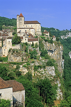 Saint-Cirq-Lapopie overlooking the Lot River,Lot department,Midi-Pyrenees region, Occitanie, France, Europe