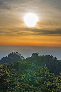Sunset in Huangshan (Mt Huang/Yellow Mountain), UNESCO World Heritage and UNESCO Global Geopark, Anhui Province, China.