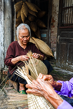 Woman making bamboo fish traps, Hanoi, Vietnam. (MR)