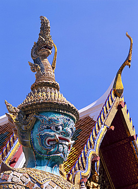 Close-up of the statue of a guardian at the Grand Palace in Bangkok, Thailand, Asia *** Local Caption ***