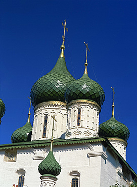 Close-up of the green onion domes on the Church of Elijah the Prophet at Yaroslavi in the Golden Ring, Russia, Europe