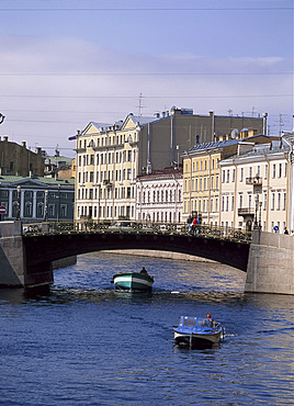 Small boats pass under a bridge on the Moika River in St Petersburg, Russia *** Local Caption ***