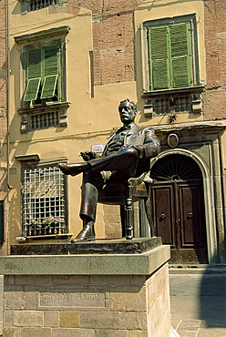 Statue of Puccini, Lucca, Tuscany, Italy, Europe