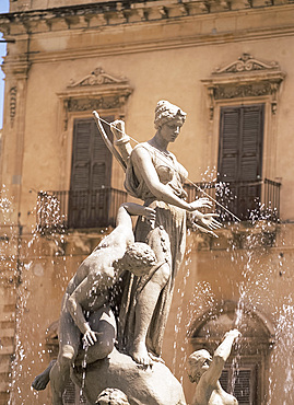 The Aretusa fountain, Syracuse, Sicily, Italy, Europe