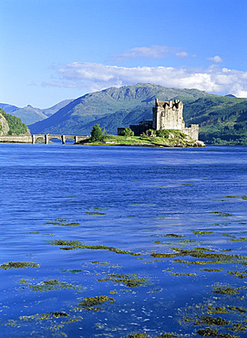 Eilean Donan Castle, northwest Highlands, Highland region, Scotland, United Kingdom, Europe