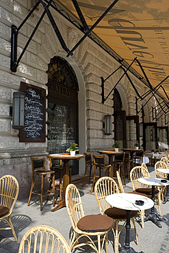 An outdoor cafe near the opera house, Budapest, Hungary, Europe