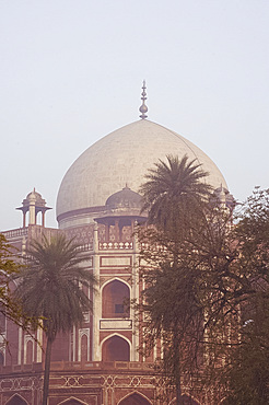 Humayun's Tomb, UNESCO World Heritage Site, the first great example of a Mughal garden tomb, Delhi, India, Asia