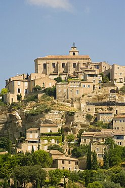 The hilltop town of Gordes, Luberon, Provence, France, Europe