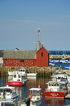 A view of Rockport Harbour and the red building know as Motif Number One, Rockport, Massachussetts, New England, United States of America, North America