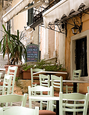 A taverna in Corfu Town, Corfu, Ionian Islands, Greek Islands, Greece, Europe