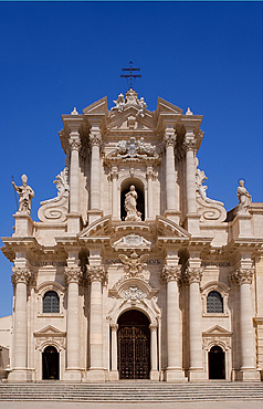 The Sicilian Baroque facade of the Cathedral of Santa Maria delle Colonne in Ortigia, Syracuse, Sicily, Italy, Europe