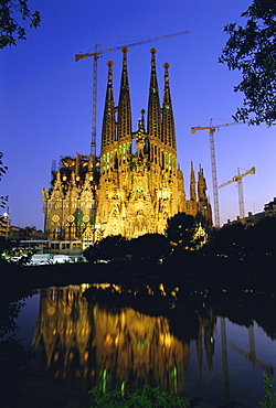 Gaudi church architecture, La Sagrada Familia cathedral at night, Barcelona, Catalunya (Catalonia) (Cataluna), Spain, Europe