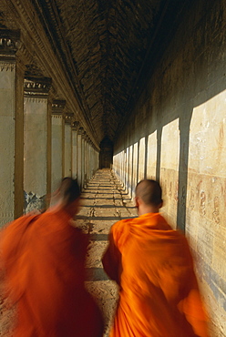 Buddhist monks in passageway, Angkor Wat, UNESCO World Heritage Site, Siem Reap, Cambodia, Indochina, Asia