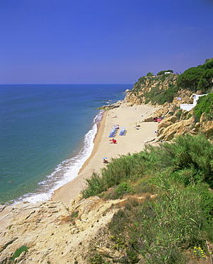 Typical Costa Brava beach near Calella, Costa Brava, Catalunya (Catalonia) (Cataluna), Spain, Europe