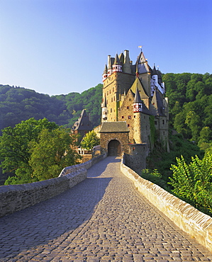 Burg Eltz, near Cochem, Rhineland (Rhineland-Palatinate) (Rheinland-Pfalz), Germany, Europe