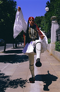 Evzones (ceremonial guard), Parliament Building, Syntagma Square, Athens, Greece, Europe