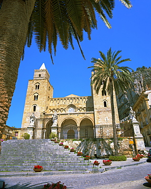 Plaza del Duomo (Cathedral), Cefalu, Sicily, Italy, Europe