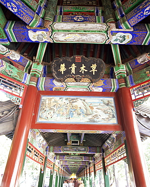 The Long Corridor (Changlang), decorated with 700m of mythical scenes, The Summer Palace, UNESCO World Heritage Site, Beijing, China, Asia