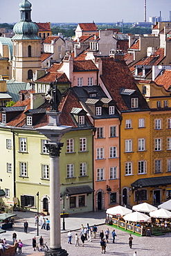 Elevated view over Castle Square (Plac Zamkowy) and Sigismund III Vasa Column to the colourful houses of the Old Town (Stare Miasto), UNESCO World Heritage Site, Warsaw, Poland, Europe