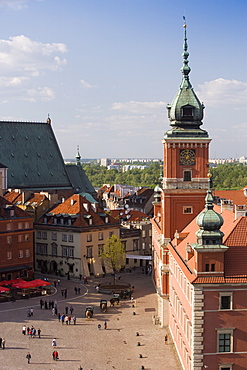 Elevated view over Castle Square (Plac Zamkowy), the Royal Castle and colourful houses of the Old Town (Stare Miasto), UNESCO World Heritage Site, Warsaw, Poland, Europe