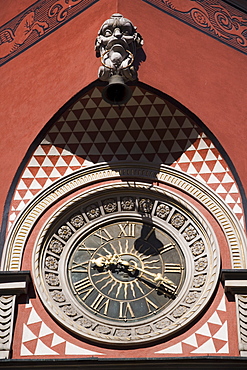 Old Town clock, Old Town Square (Rynek Stare Miasto), Old Town (Stare Miasto), UNESCO World Heritage Site, Warsaw, Poland, Europe