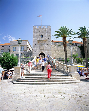 Gateway to the Old City, Veliki Revelin Tower, Korcula Town, Korcula Island, Dalmatia, Croatia, Europe