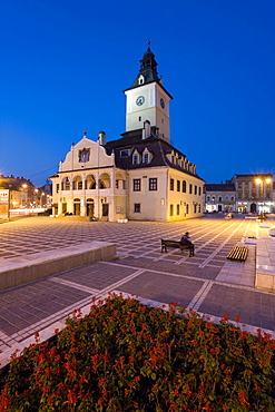 The Council House (Casa Sfatului), dating from 1420 topped by a Trumpeter's Tower, the old city hall now houses the Brasov Historical Museum, illuminated at dusk, Piata Sfatului, Brasov, Transylvania, Romania, Europe