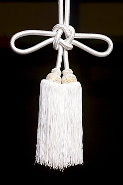 Detail of Shimenawa (sacred rope) hanging over the entrance to one of the shrine buildings, Fushimi-Inari Taisha Shrine, Kyoto, Kansai Region, Honshu, Japan, Asia