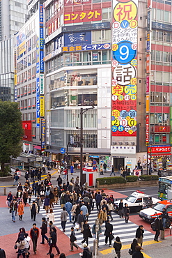 Busy intersection in Shibuya, Tokyo, Honshu, Japan, Asia