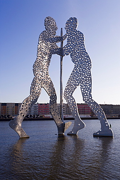 Molecule Men sculpture and River Spree, Treptow, Berlin, Germany, Europe