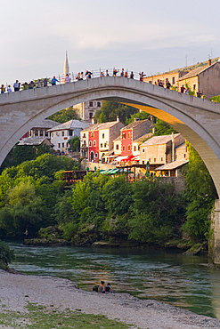 The famous Old Bridge of Mostar built in 1566, destroyed in 1993, rebuilt in 2004 as the New Old Bridge, Mostar, Herzegovina, Bosnia and Herzegovina, Balkans, Europe