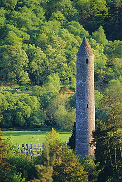 Christian ruins from 10th to 12th centuries, round tower of monastic gatehouse, Glendalough, Wicklow Mountains, County Wicklow, Leinster, Republic of Ireland (Eire), Europe