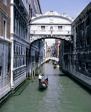 The Bridge of Sighs, Venice, UNESCO World Heritage Site, Veneto, Italy, Europe