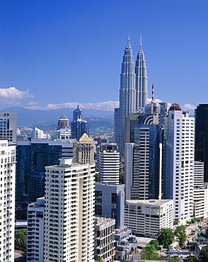 City skyline including the Petronas Towers, the world's tallest building, Kuala Lumpar, Malaysia, Asia *** Local Caption ***