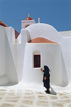 Old woman, Hora, Mykonos, Cyclades, Greek Islands, Greece, Europe