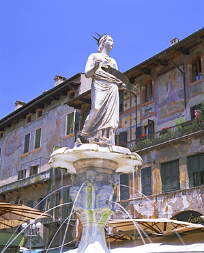 Fountain in Piazza delle Erbe, Verona, UNESCO World Heritage Site, Veneto, Italy, Europe