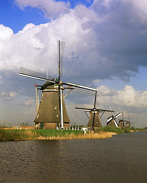 Canal and windmills at Kinderdijk, UNESCO World Heritage Site, Holland, Europe