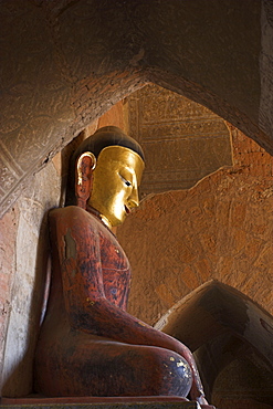 Buddha image and frescoes from the Konbaung period, Sulamani Pahto built in 1181 by King Narapatisithu, Old Bagan (Pagan), Bagan, Myanmar (Burma), Asia