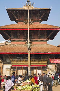 People buying vegetables from stall in front of temple, Durbar Square, UNESCO World Heritage Site, Patan, Bagmati, Nepal, Asia