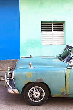 Vintage American car parked in front of the green and blue walls of a colonial building, Trinidad, Sancti Spiritus, Cuba, West Indies, Caribbean, Central America