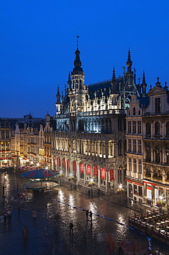 Maison du Roi at dusk, Grand Place, UNESCO World Heritage Site, Brussels, Belgium, Europe