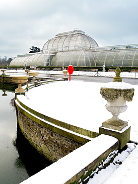 Palm House in Kew Gardens in winter, Royal Botanic Gardens, UNESCO World Heritage Site, Kew, Greater London, England, United Kingdom, Europe 