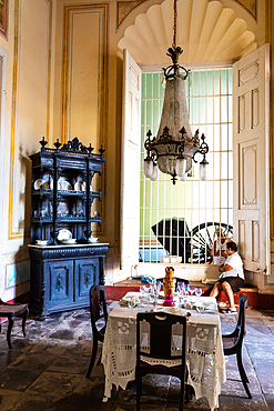 Sharing gossip in dining room of C19th sugar and railway baron's mansion, Palacio Cantero, Trinidad, Cuba