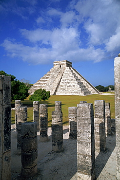 El Castillo from Mil Columnas, Grupo Delas, Chichen Itza, UNESCO World Heritage Site, Yucatan, Mexico, North America